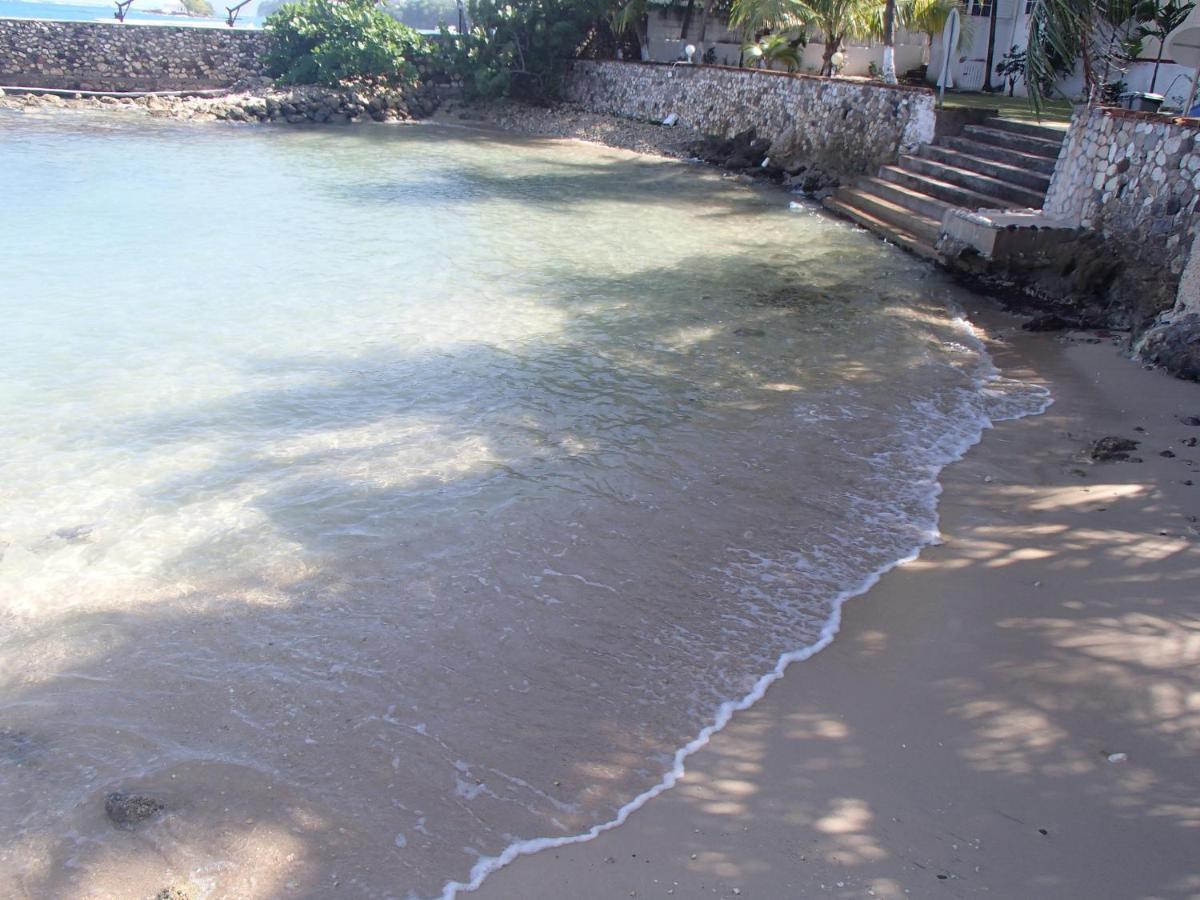 Chrisanns Beach Resort Ocho Rios Exterior photo