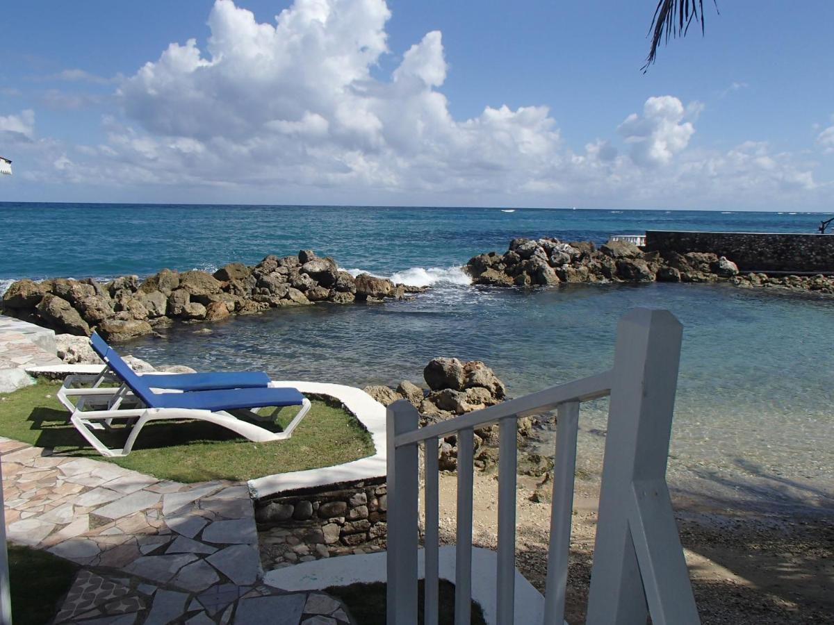 Chrisanns Beach Resort Ocho Rios Exterior photo