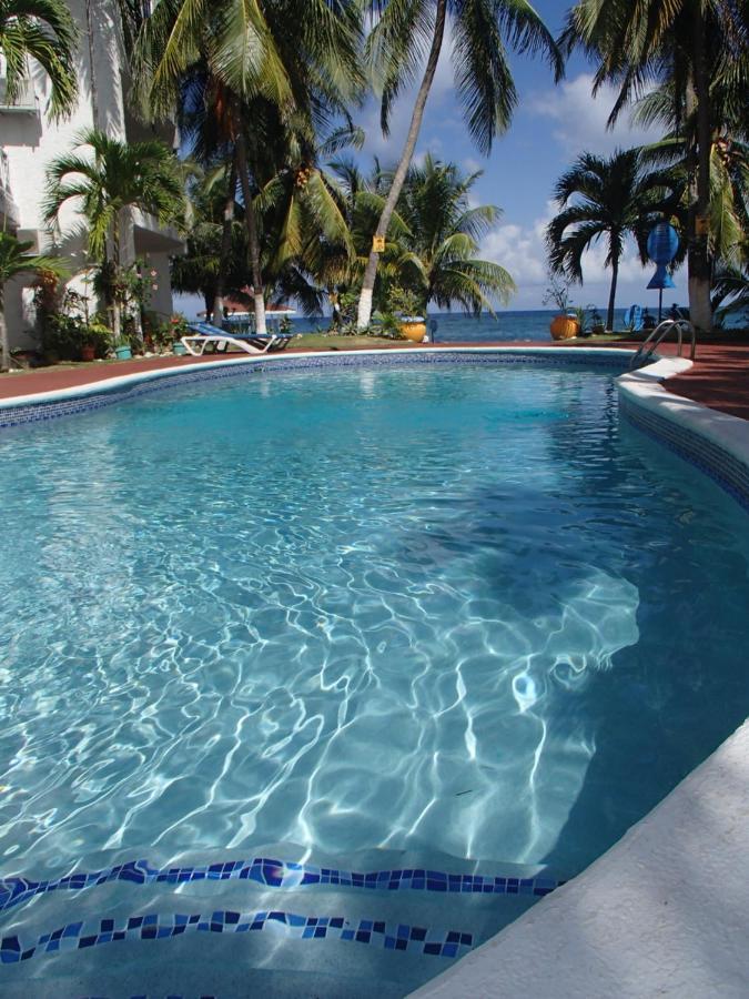 Chrisanns Beach Resort Ocho Rios Exterior photo