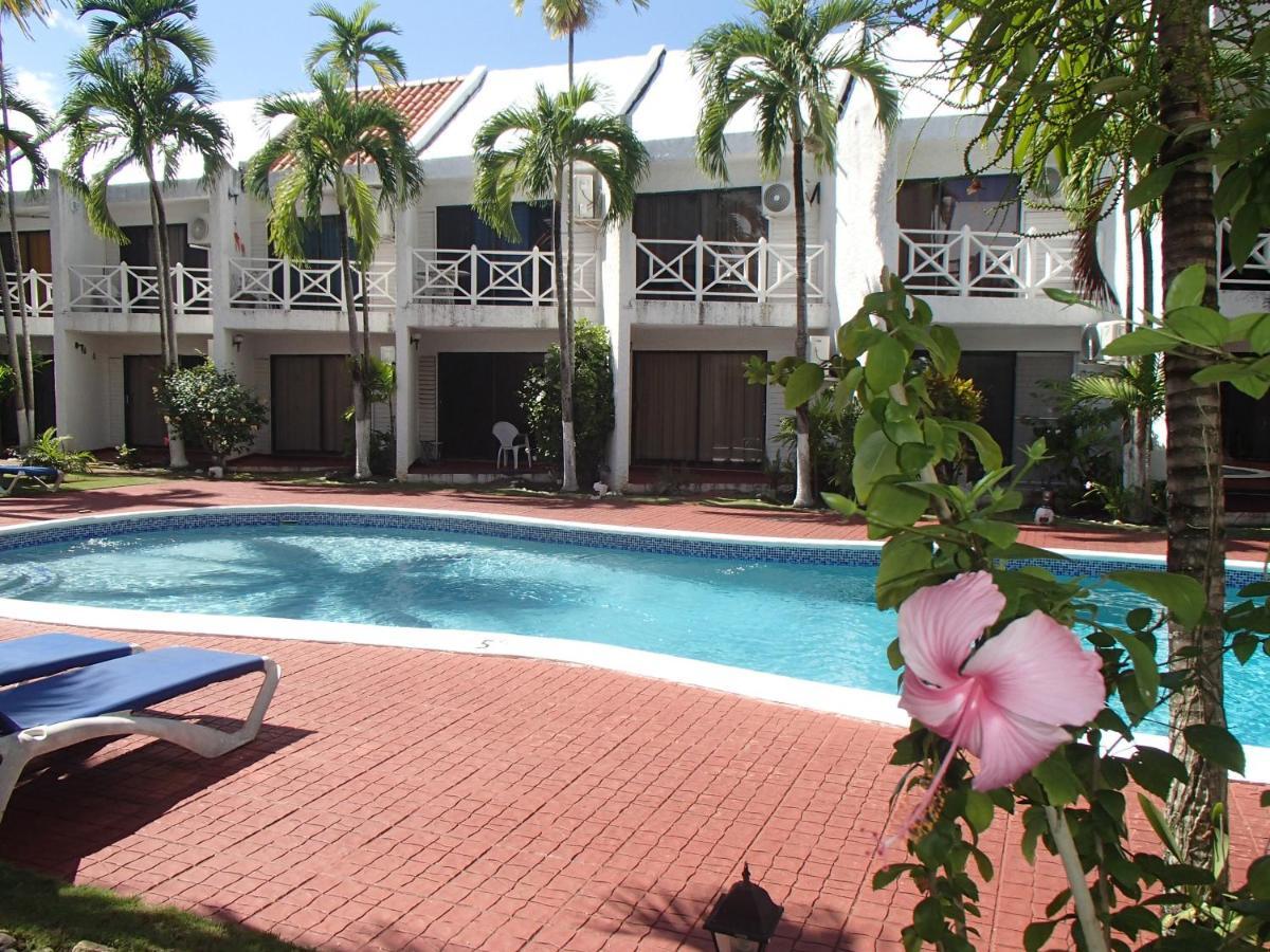Chrisanns Beach Resort Ocho Rios Exterior photo