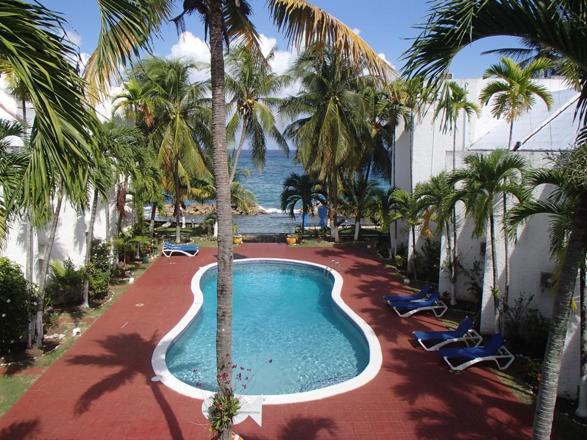 Chrisanns Beach Resort Ocho Rios Exterior photo