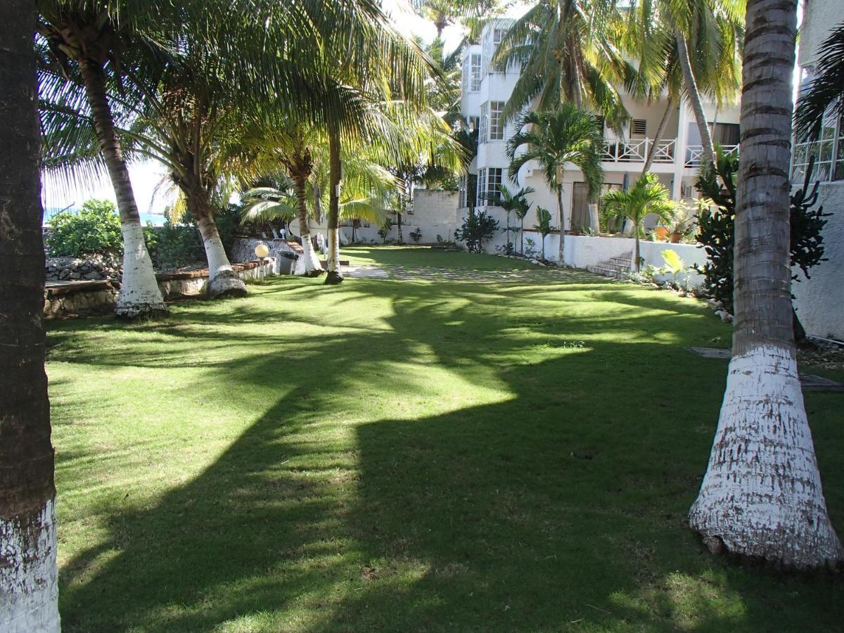 Chrisanns Beach Resort Ocho Rios Exterior photo