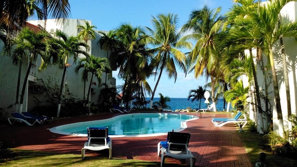 Chrisanns Beach Resort Ocho Rios Exterior photo