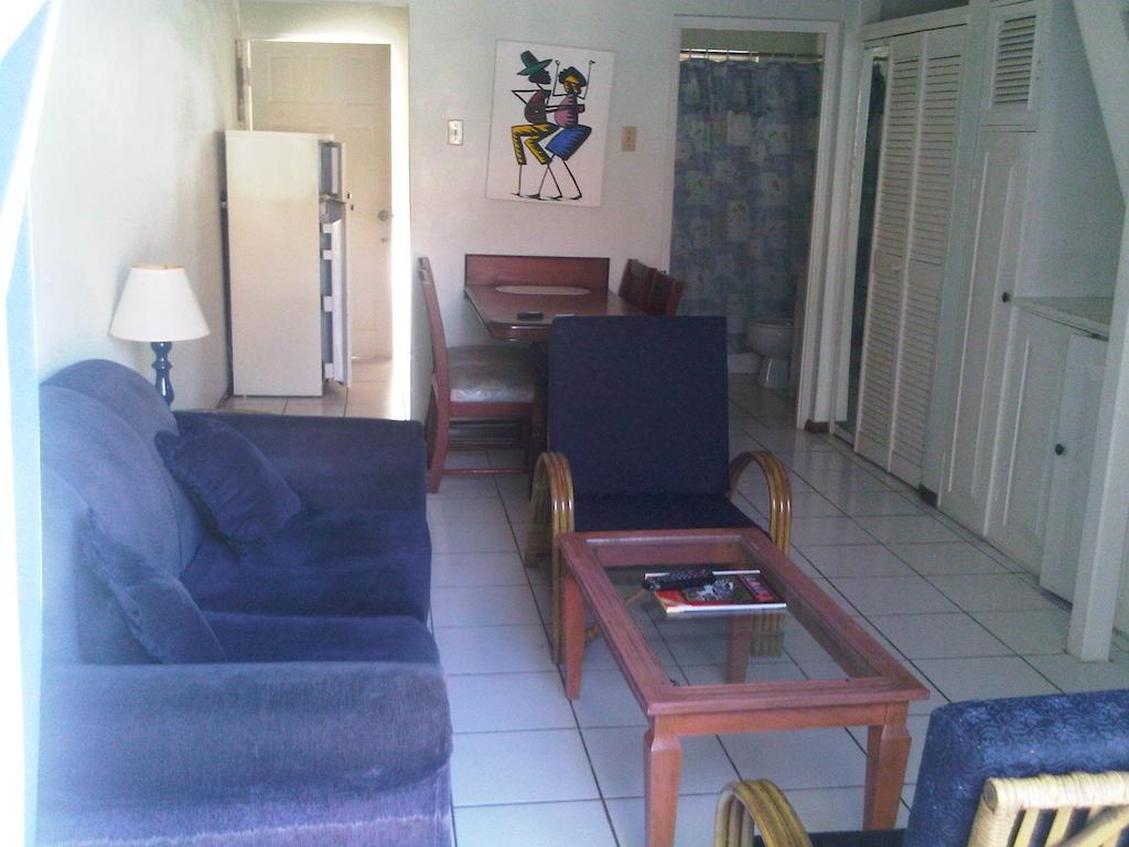 Chrisanns Beach Resort Ocho Rios Exterior photo