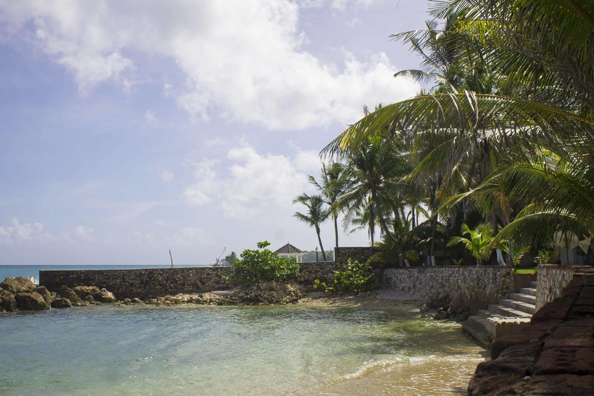 Chrisanns Beach Resort Ocho Rios Exterior photo