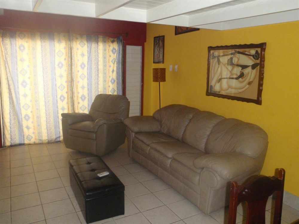 Chrisanns Beach Resort Ocho Rios Exterior photo